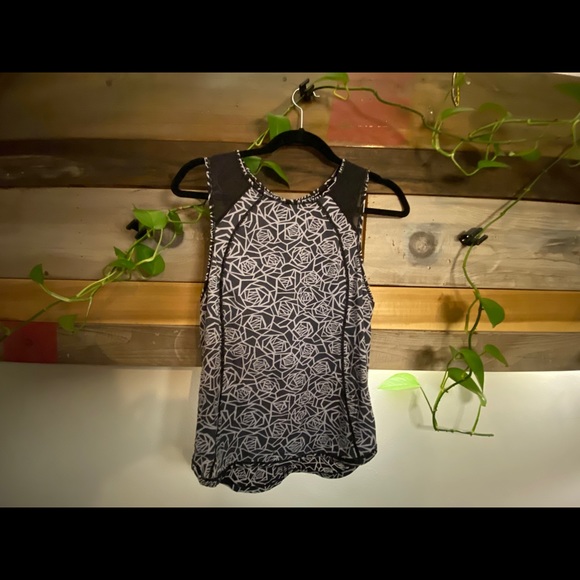 lululemon athletica Tops - LULULEMON Black & White Workout Tank - Size 6 🍋